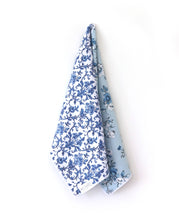 Load image into Gallery viewer, BLUE WILLOW MICROFIBER - HAND TOWEL